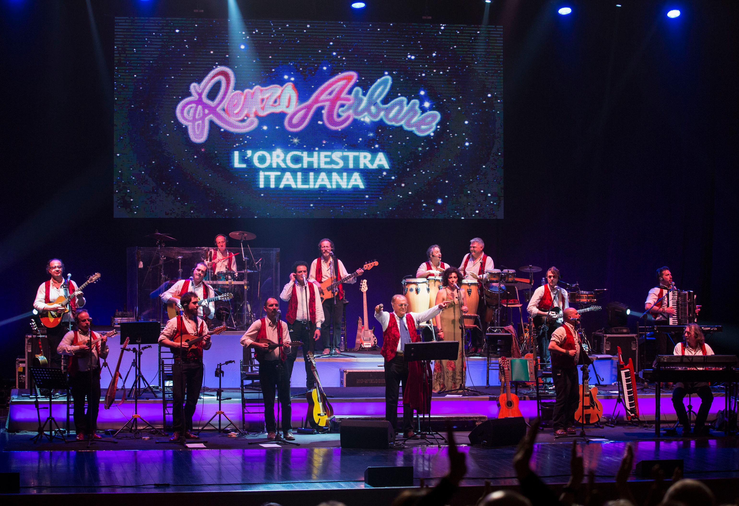 Arbore e l’Orchestra Italiana: sul palco della Versiliana torna la musica di Napoli 