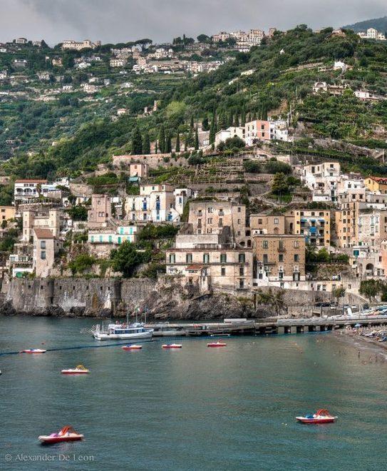 Che sorpresa, sulla Costiera è già Natale a Minori addobbi e comparse come nel ’700 