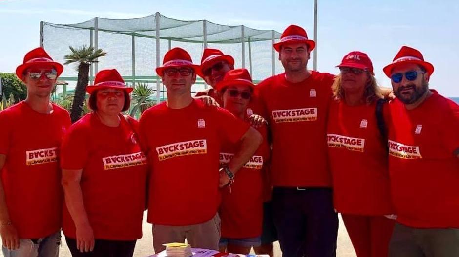 Sindacalisti e lavoratori durante un'iniziativa di protesta