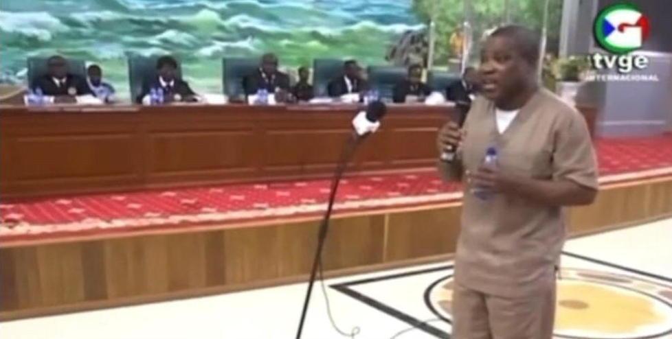 Fulgencio Obiang Esono durante il processo trasmesso da una tv della Guinea Equatoriale