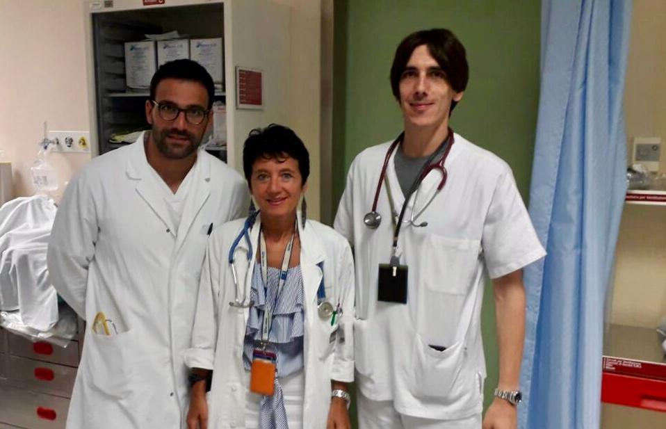 I nuovi medici del Pronto soccorso del San Luca: Alessandro Farro e Giacomo Cardella. In mezzo la responsabile della struttura, dottoressa Fabiana Frosini