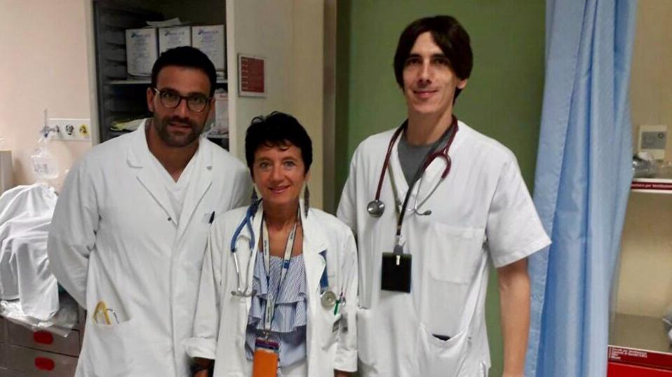 I nuovi medici del Pronto soccorso del San Luca: Alessandro Farro e Giacomo Cardella. In mezzo la responsabile della struttura, dottoressa Fabiana Frosini