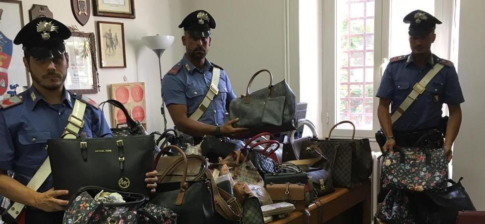 Dipendenti costretti a lavorare nel degrado, chiusi dai carabinieri due autolavaggi