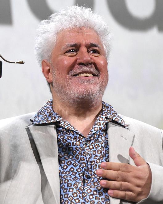 Applausi per Almodóvar Il suo cinema imperfetto nel segno della libertà