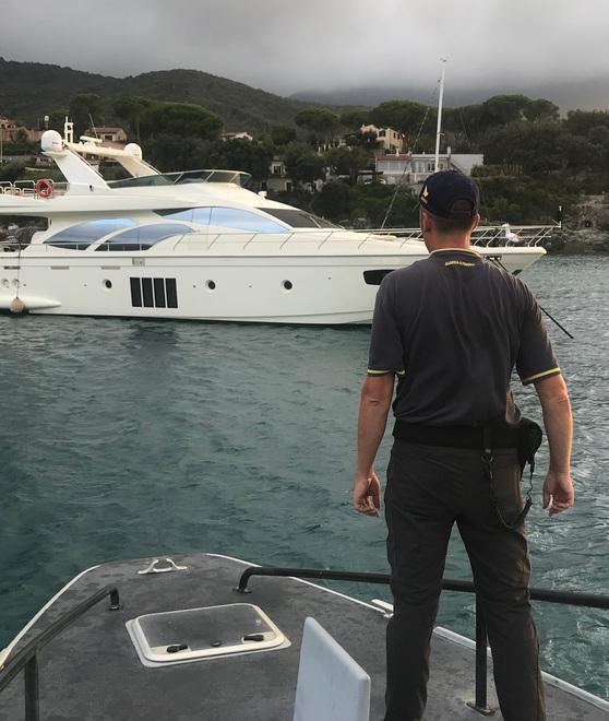 Yacht sanzionato per ormeggio abusivo