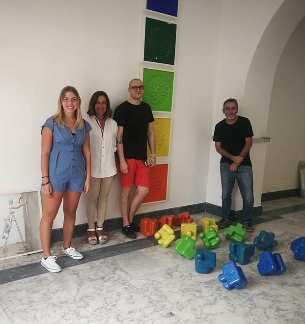 Foto e sculture, così la formazione diventa un gioco