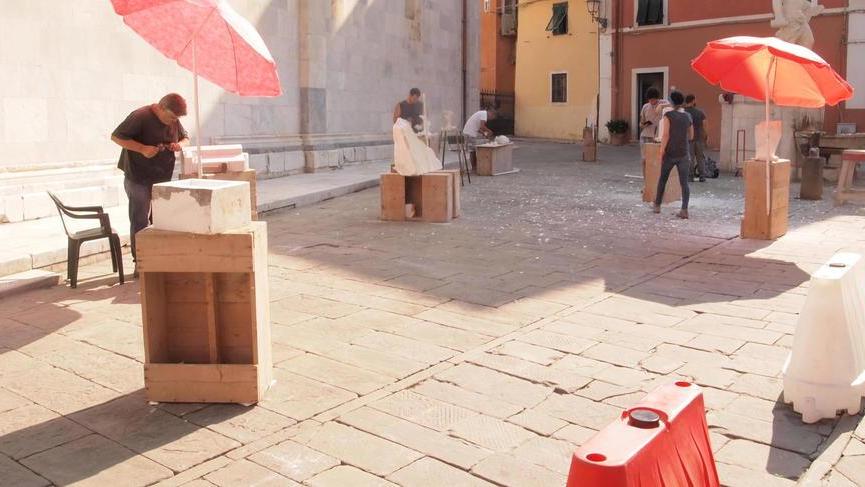 In piazza del Duomo il simposio di scultura a mano fino all’8 settembre