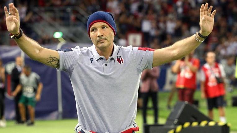 Tutti in piedi per Sinisa Soriano regala tre punti in extremis al mister-coraggio