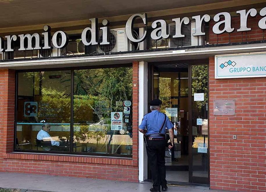Tenta la rapina in banca Arrestato in pochi minuti 