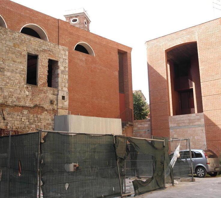 «Altro che stazione, guardie private agli edifici di proprietà comunale»