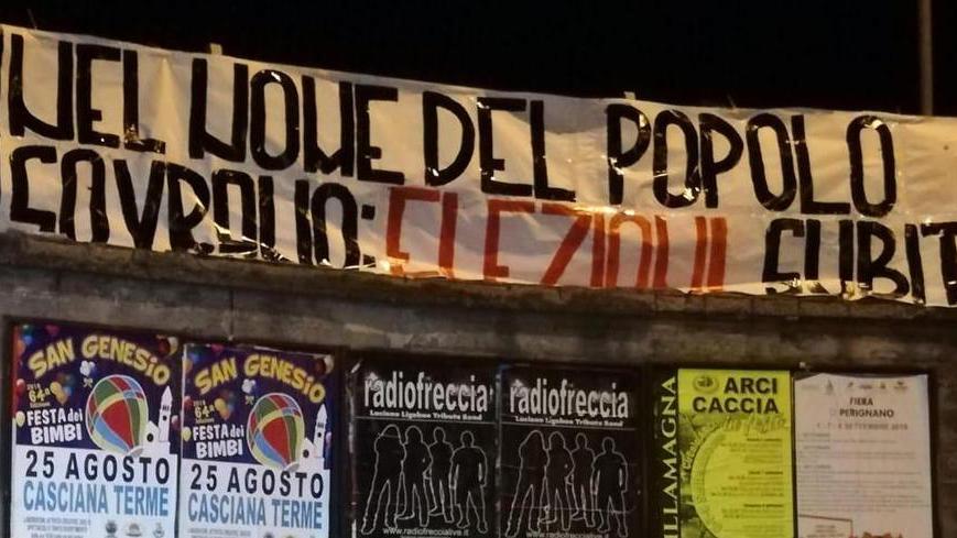Striscione rimosso dall’Arma