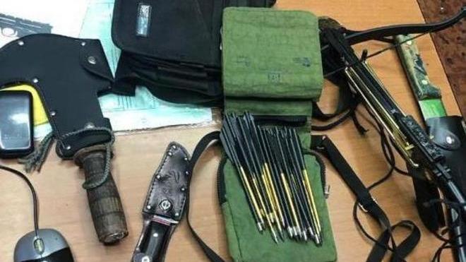 Minaccia la badante con pistola e balestra Denunciato pensionato