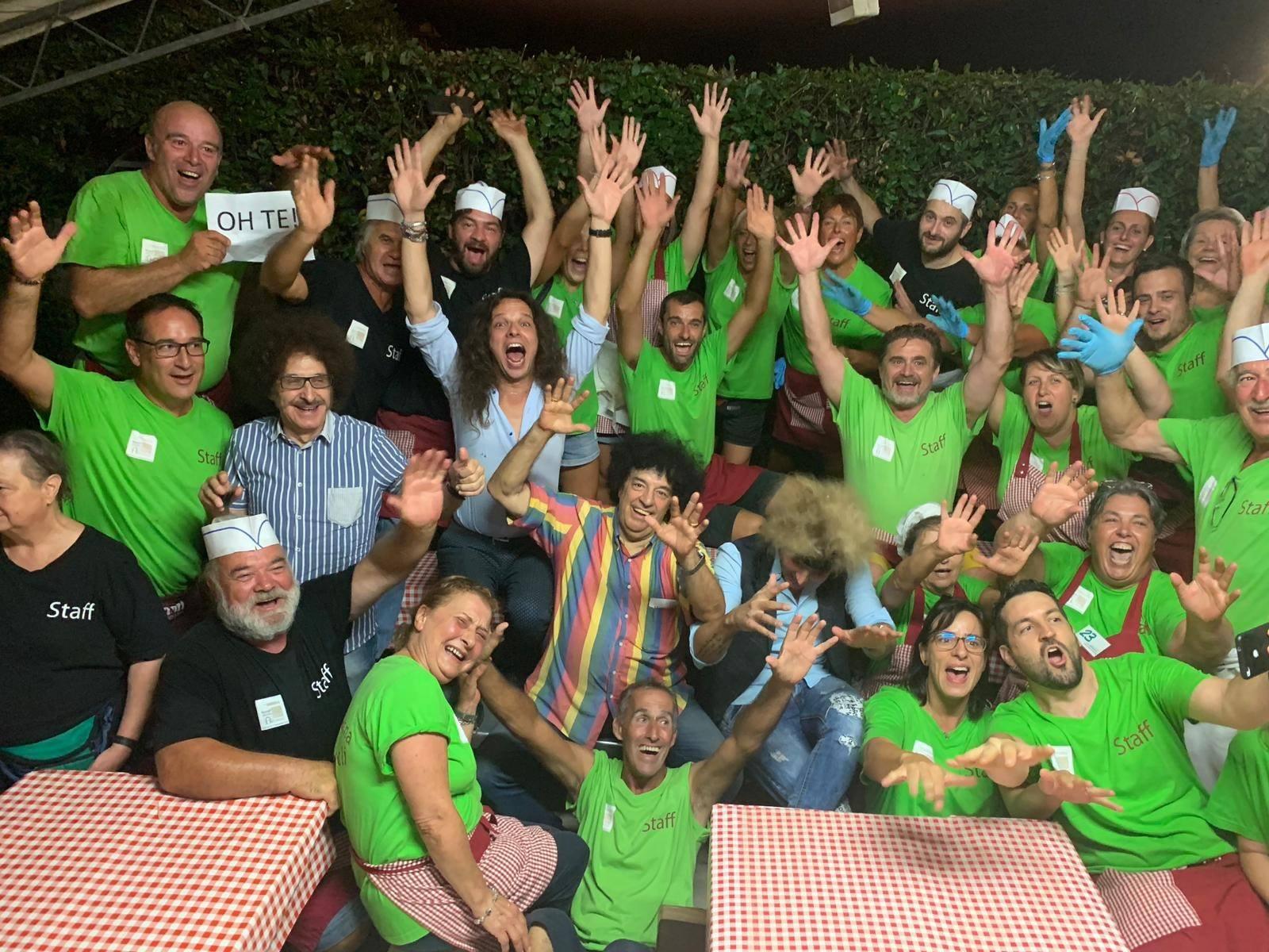 Pubblico in delirio alla sagra del pioppino: in 5000 per i Cugini di Campagna 