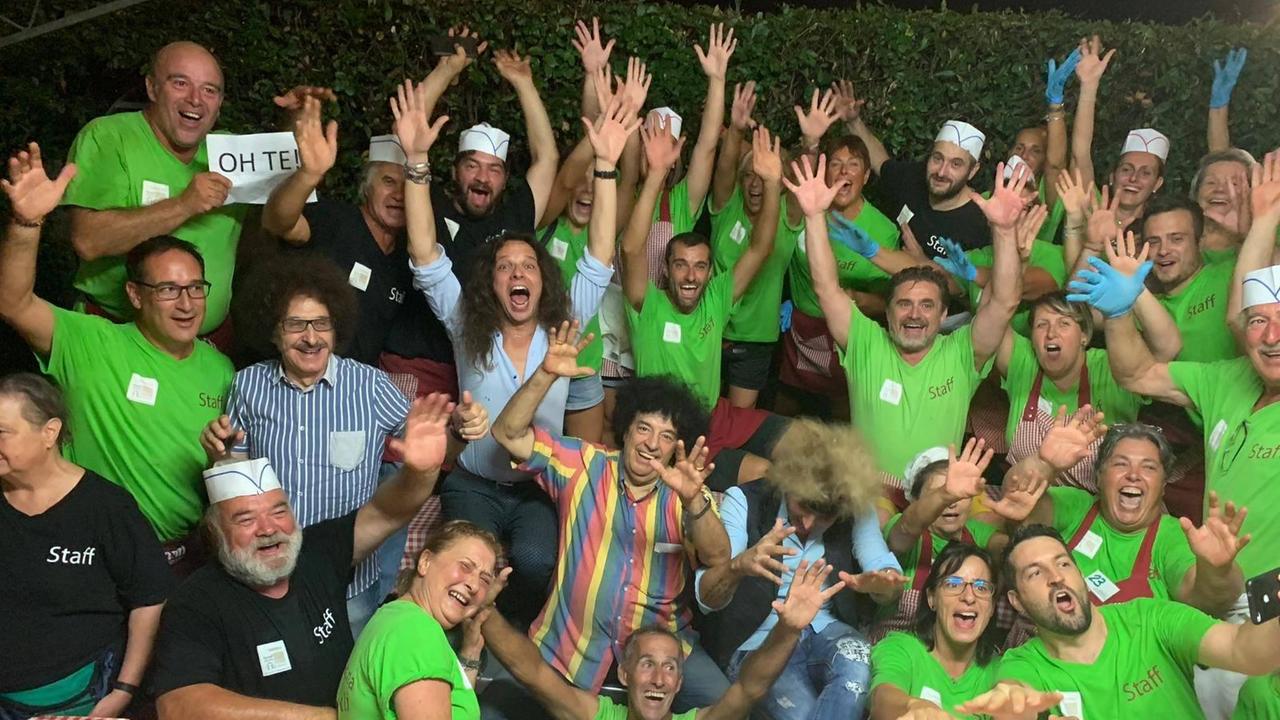 Pubblico in delirio alla sagra del pioppino: in 5000 per i Cugini di Campagna