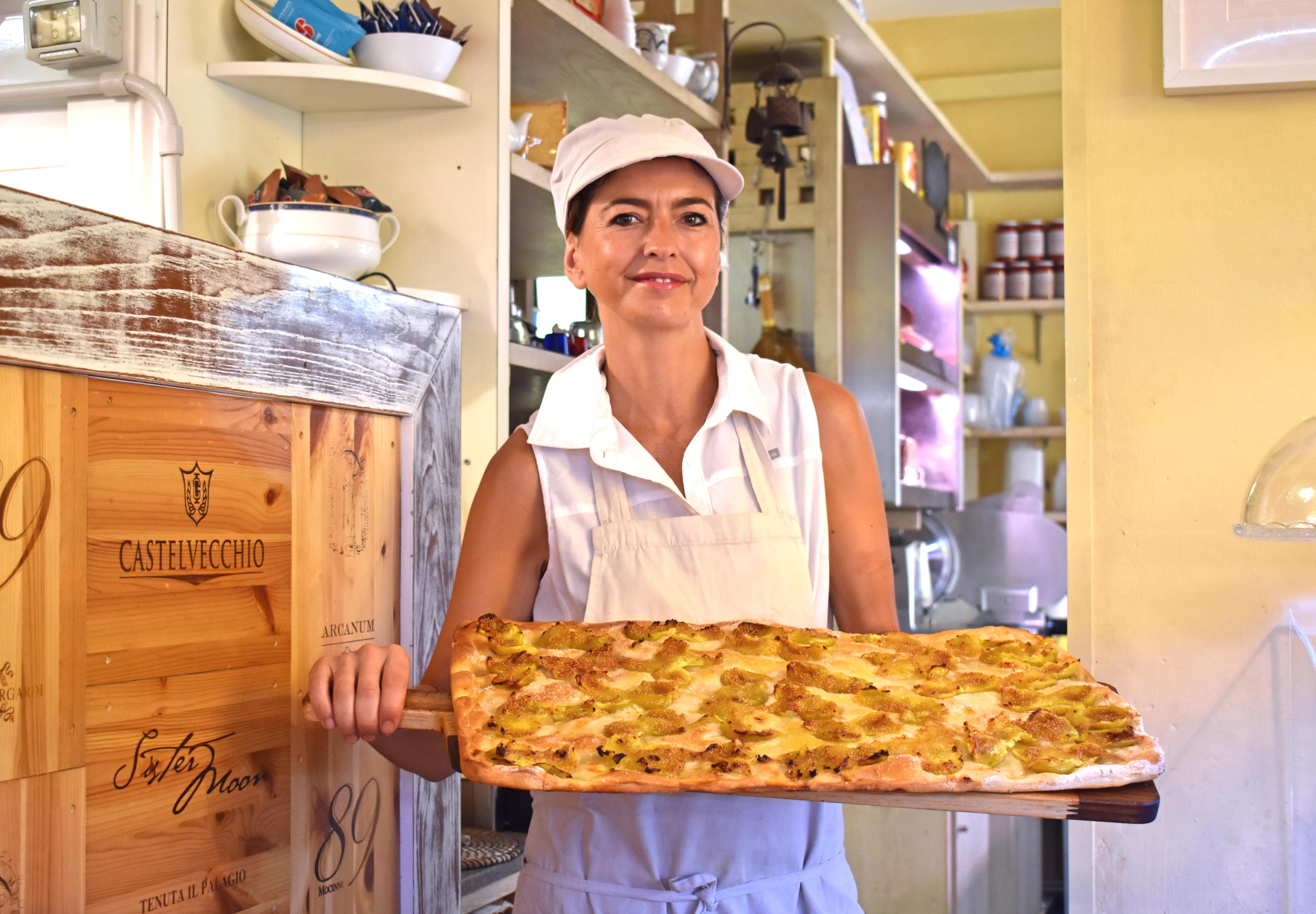 Lucia Cecchi al lavoro (Foto Gori)