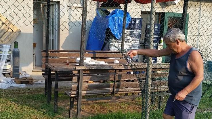 Cento, i ladri saccheggiano la sagra e poi si abbuffano col dolce