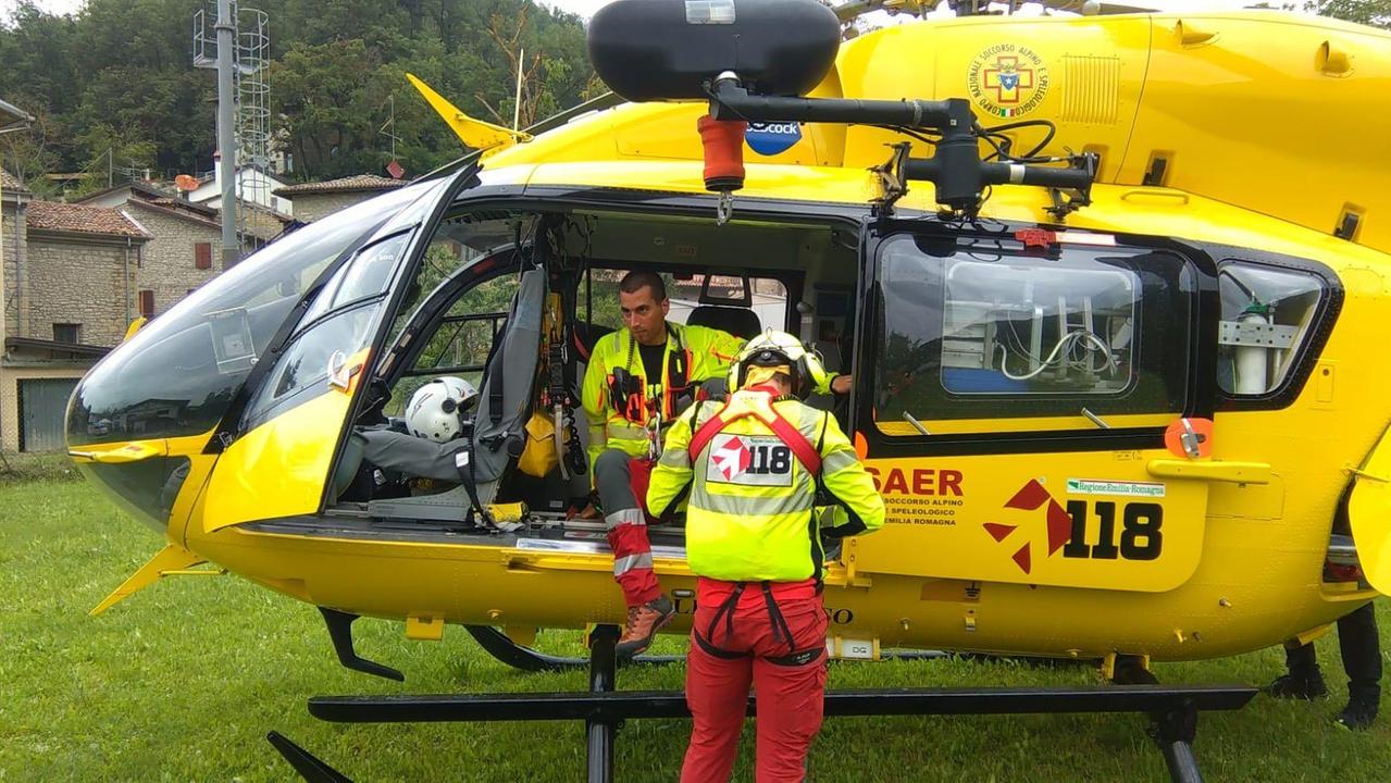 Sbanda in Vespa, sbatte contro un ponticello e finisce in un fosso. E' grave