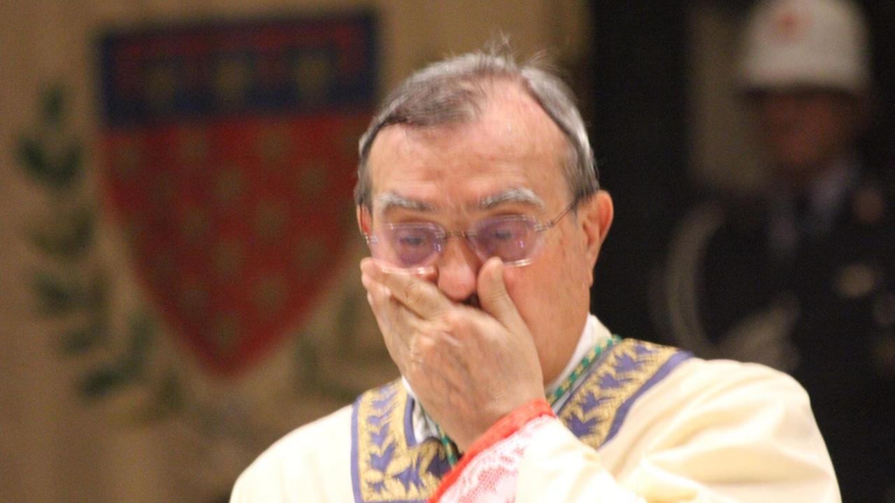 Le lacrime del vescovo Franco Agostinelli