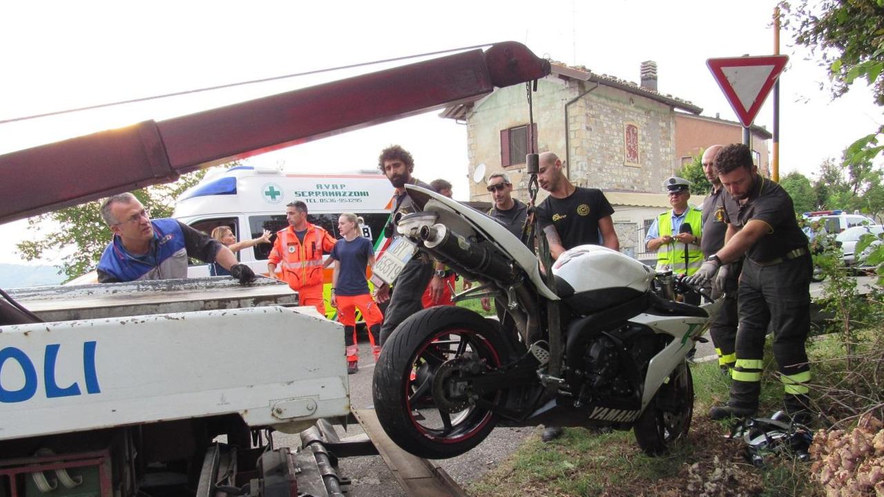 Serramazzoni, motociclista vola nella scarpata