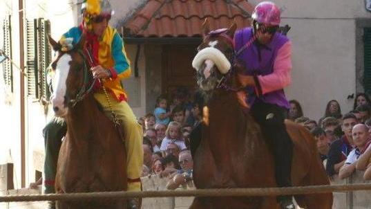 È già atmosfera di festa Oggi viene presentato il Palio