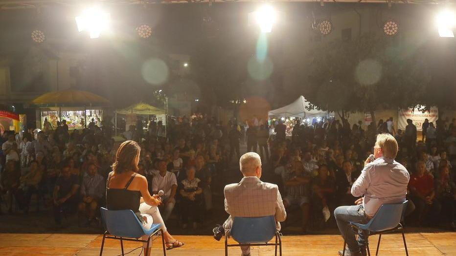 Tra tombola e bomboloni il popolo dem si risveglia