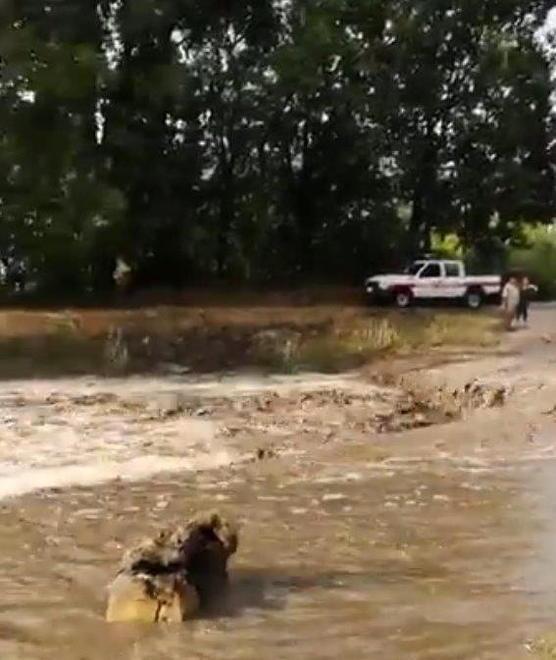 Bomba d’acqua, fango e detriti sulle strade 