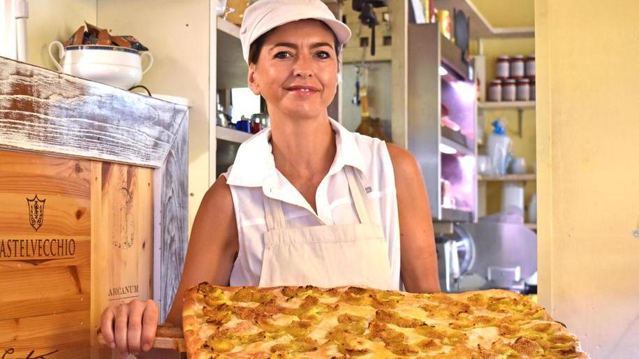 Lucia, sorrisi a km zero nella bottega di una volta