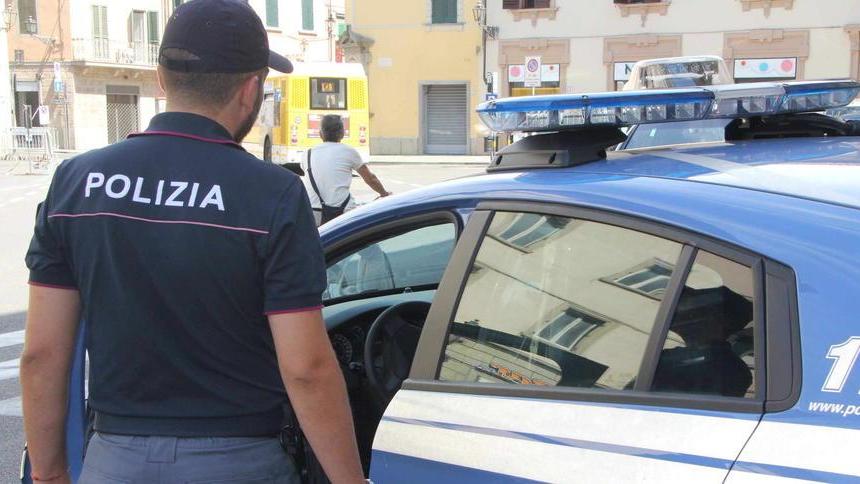 Ruba un marsupio lo restituisce ma senza il denaro
