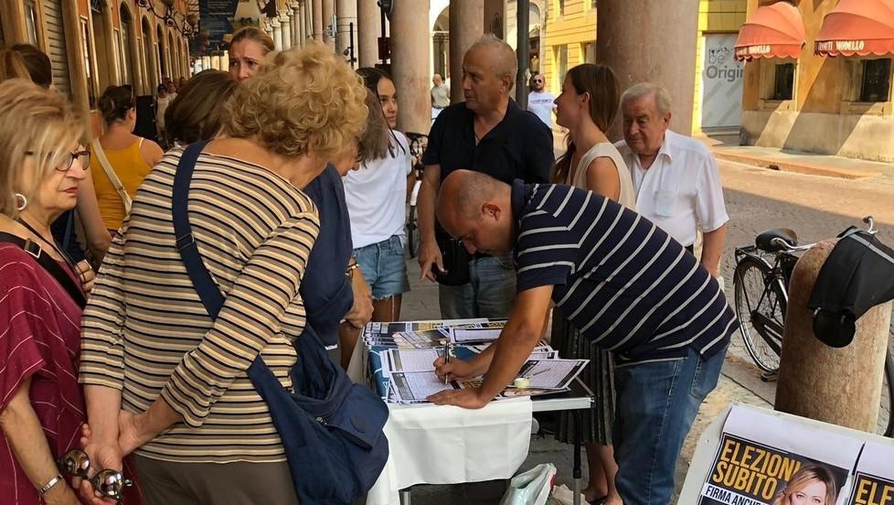 Oltre trecento firme alla petizione di FdI