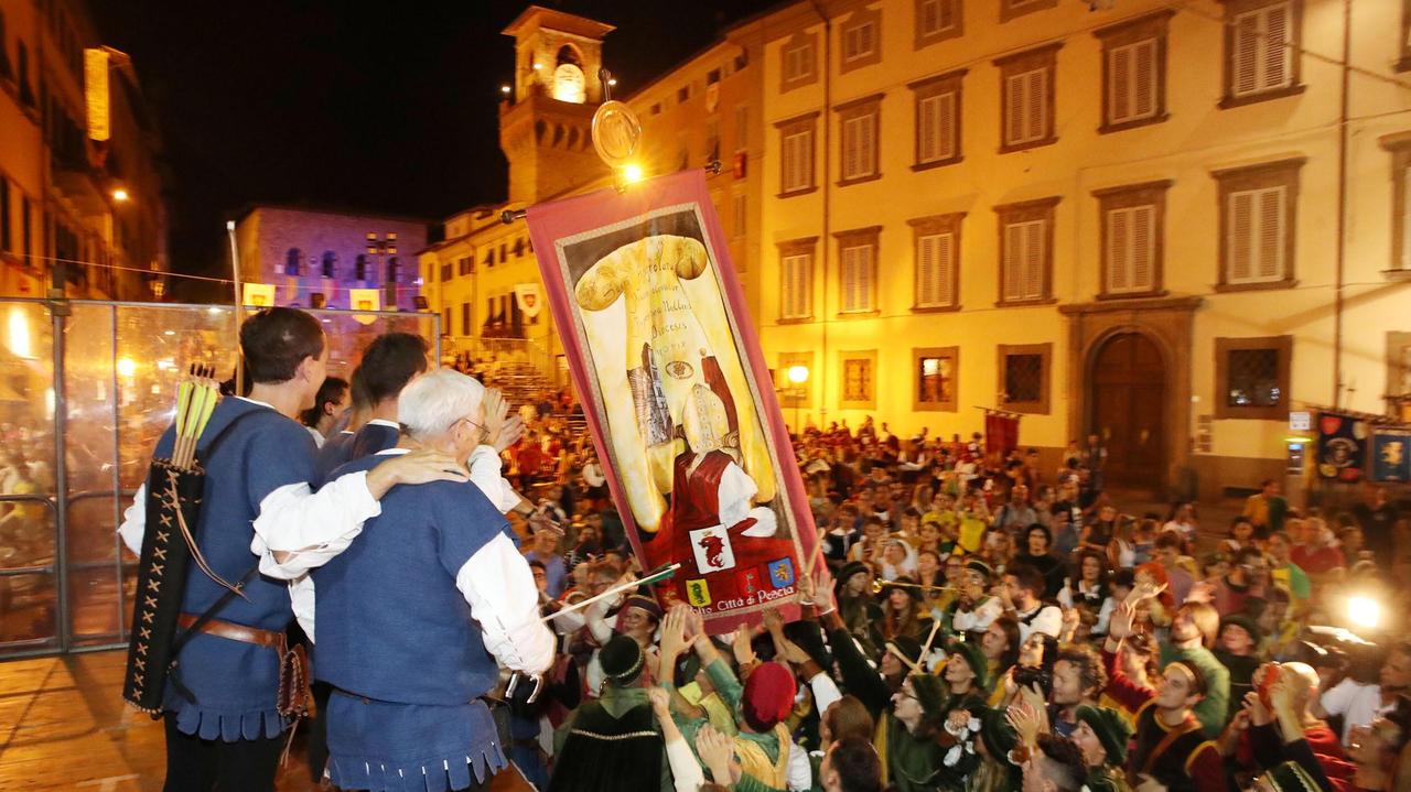 Palio di Pescia, San Michele non si ferma più: fa suo il secondo “cencio” di fila