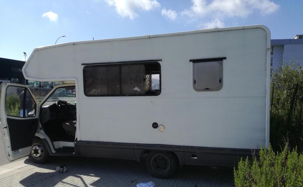 Un camper di proprietà rom