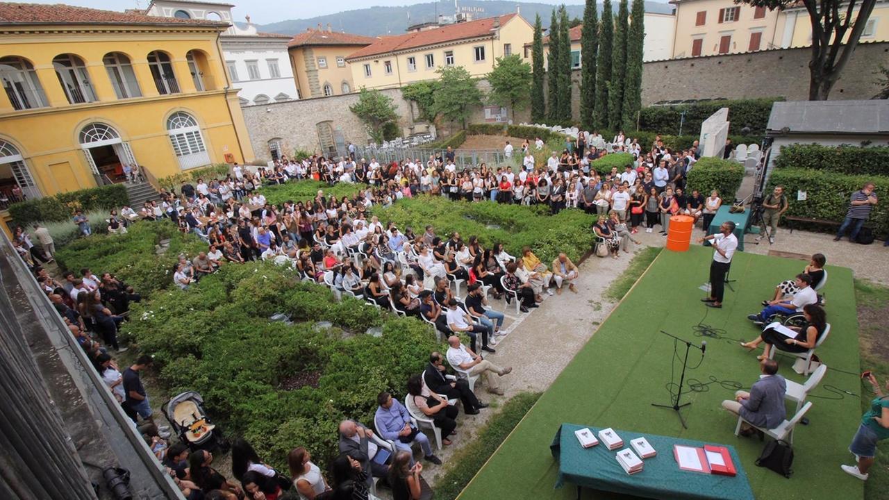 La premiazione nel giardino Buonamici (foto Batavia)