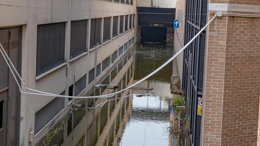 Ex-Manfredini, ultimatum ai proprietari: 10 giorni per prosciugare il lago