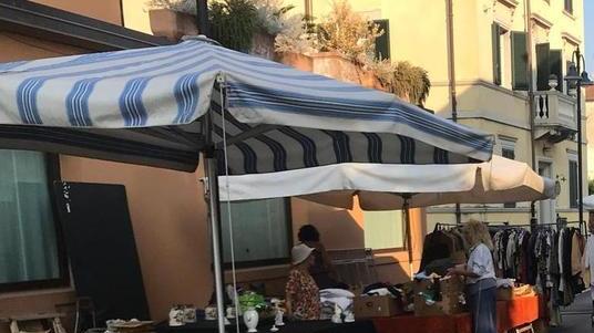 Proteste e caos per il trasloco del mercato dell’antiquariato