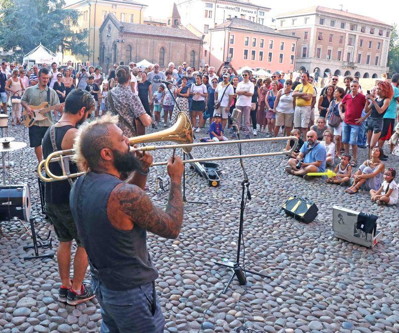 Buskers, buon finale La città in festa tra musica e show 