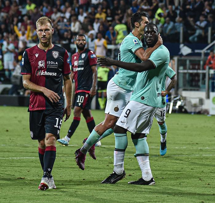 L’Inter di Conte passa a Cagliari I nerazzurri tengono il passo Juve 