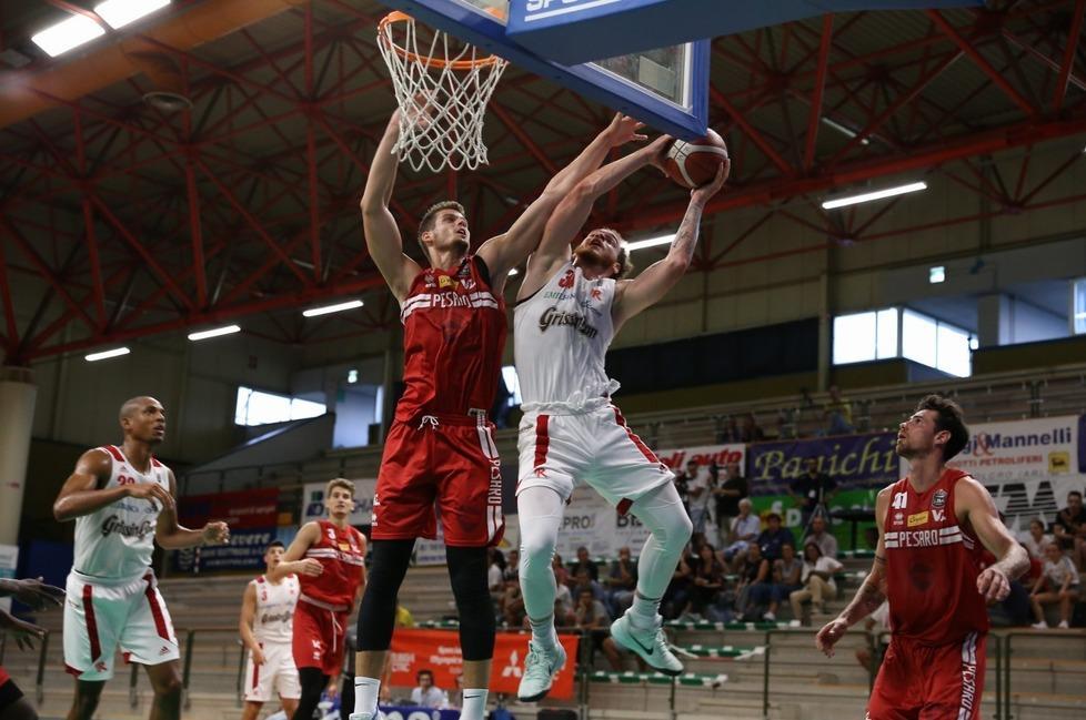 La Grissin Bon stende Pesaro è suo il Torneo di Sansepolcro 
