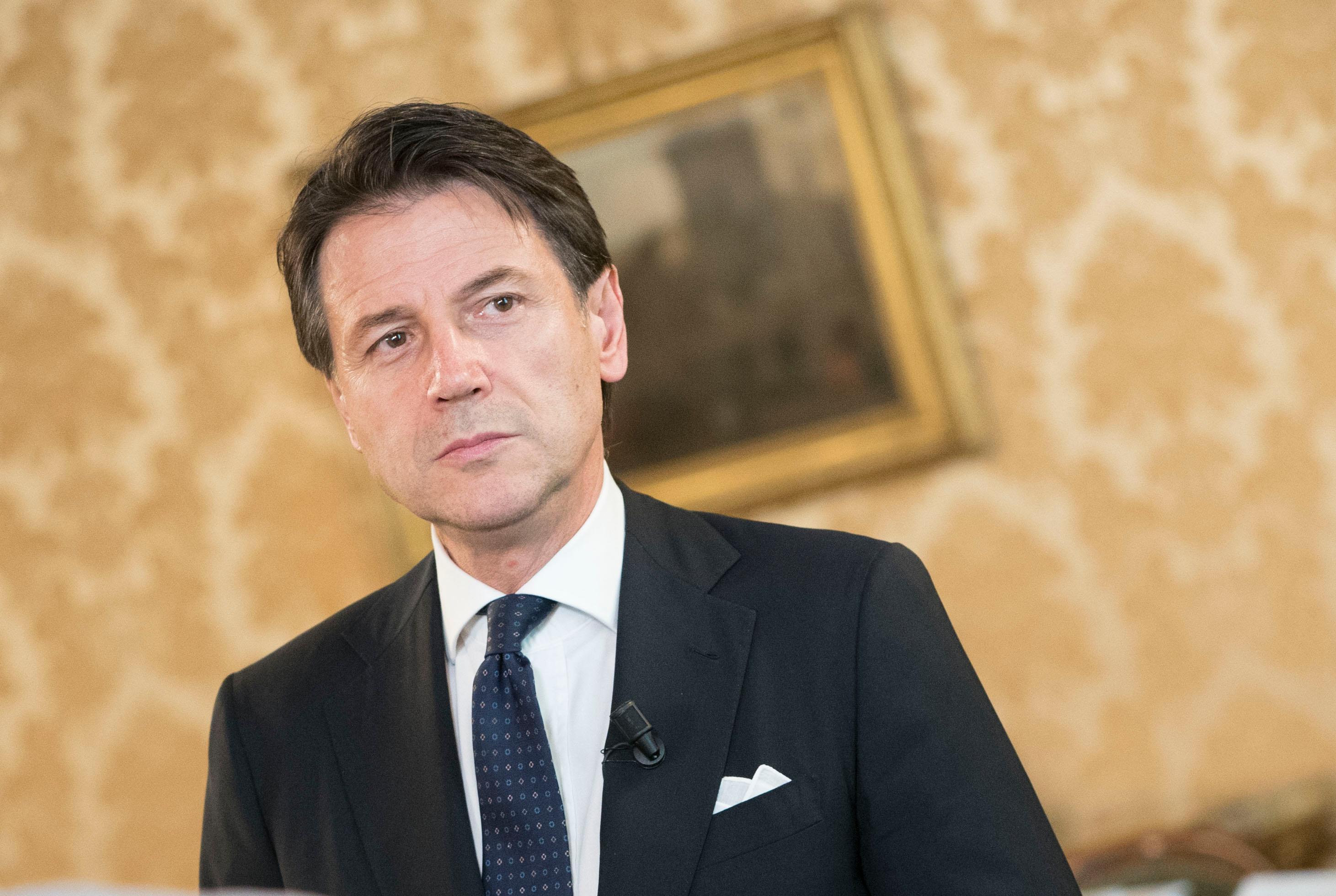 Conte-Zelig alla prova del nove, cosa farà con i migranti? 