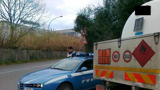 Viaggiava col tir carico di rifiuti: denunciato