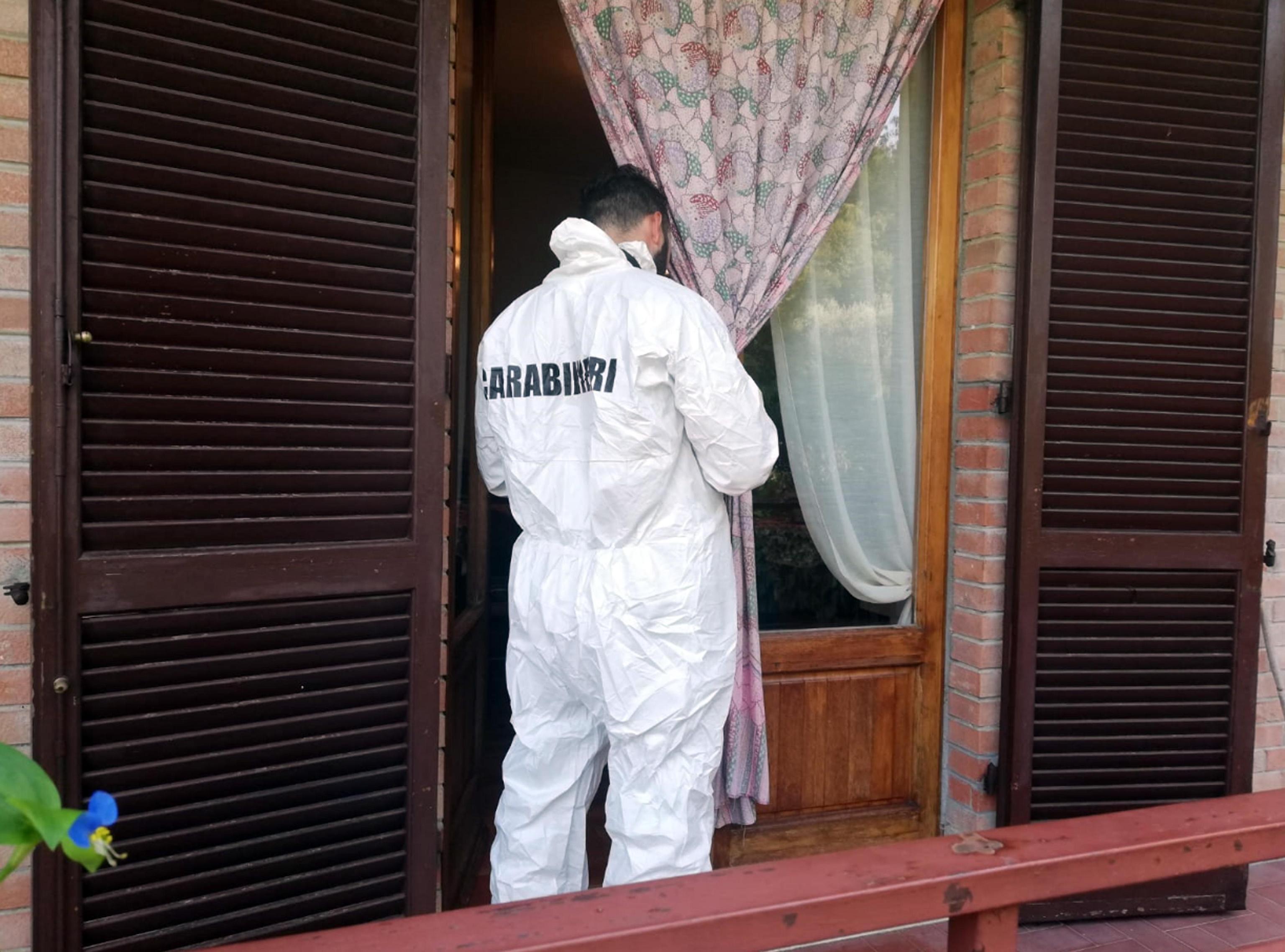 Uccide di botte la madre e si addormenta, poi confessa l'omicidio