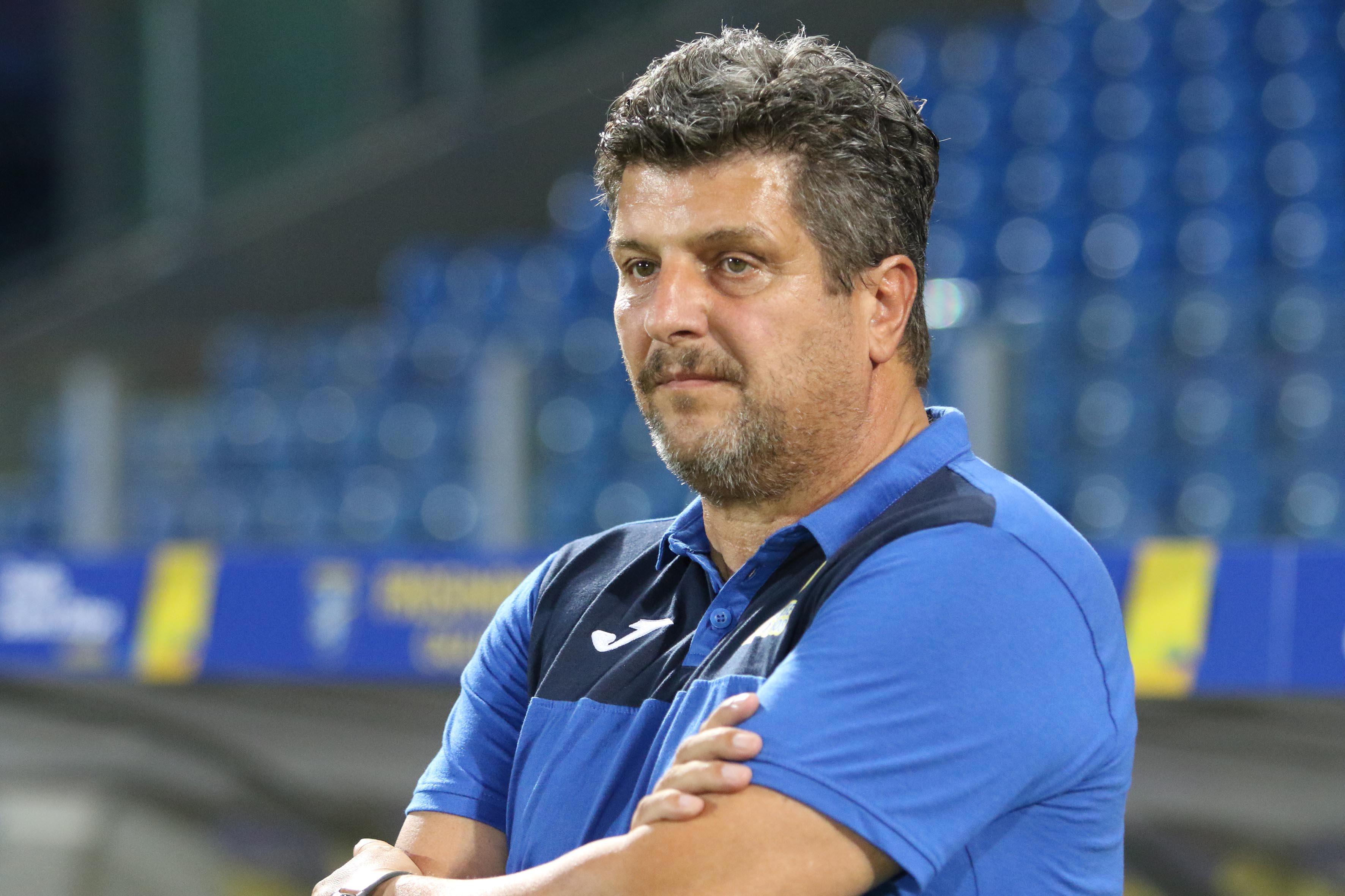Mister Silvio Baldini sulla panchina della Carrarese