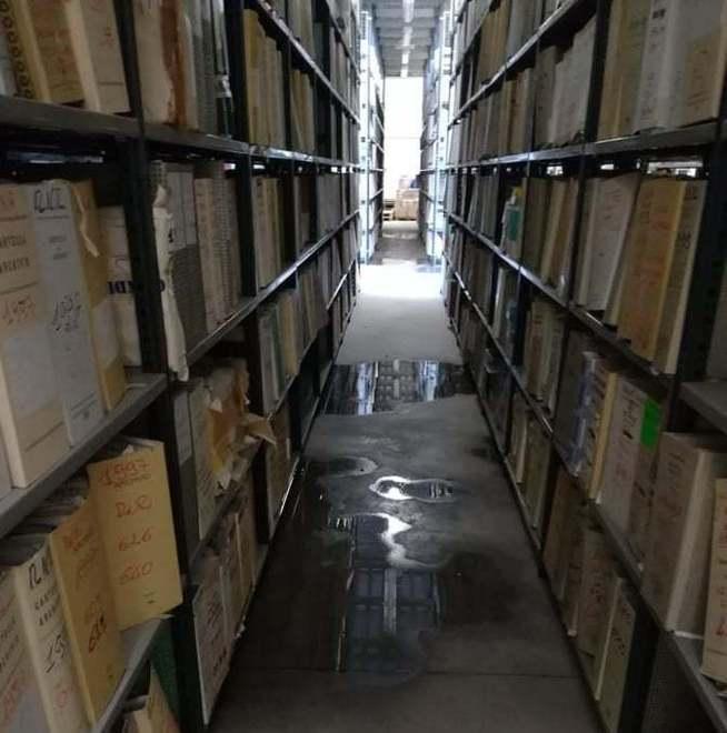 Modena. In Procura cadono tegole e piove dentro l’archivio 