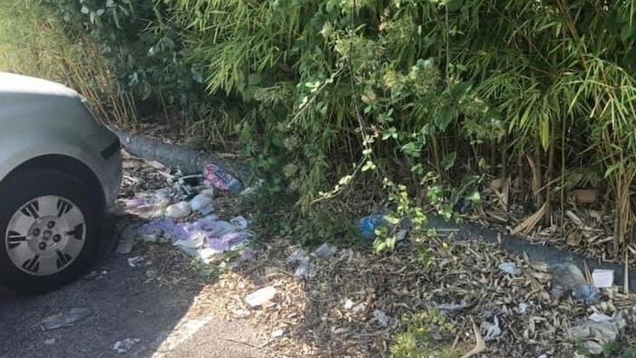 «Davanti alla sede di Cna sporco, incuria e degrado»