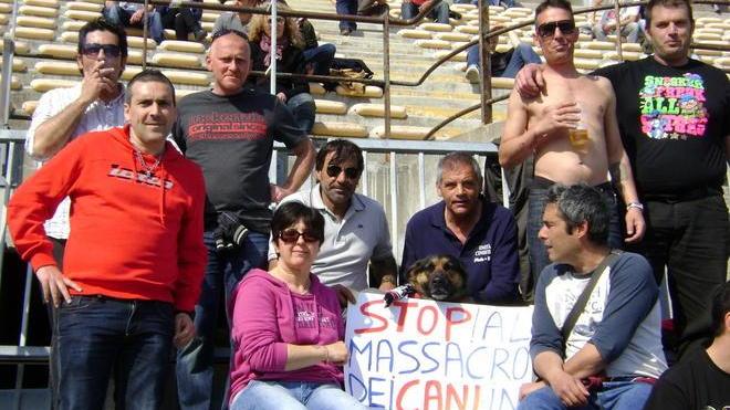 Anche Kyra protesta allo stadio