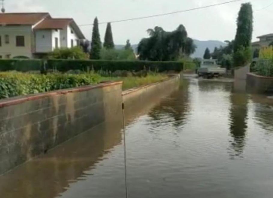 Allagamenti, rami spezzati e fogne in tilt nella zona sud 