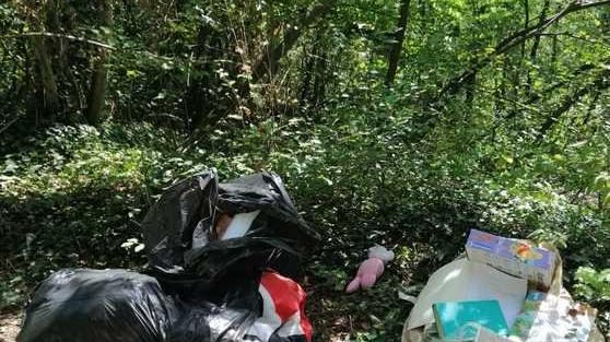 Rifiuti abbandonati, scattano le sanzioni