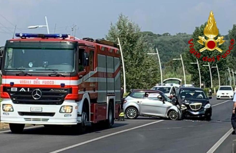 Ferita una giovane di 17 anni