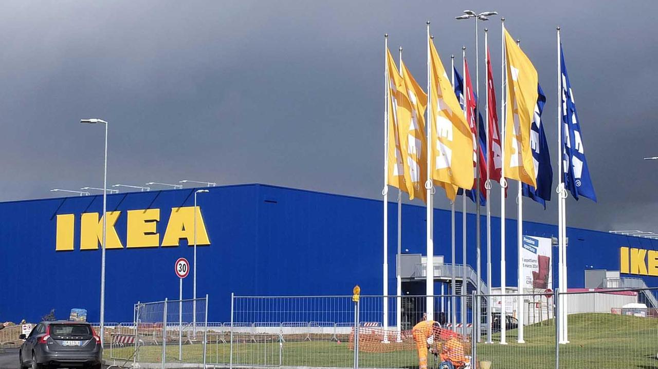 Ikea a Pisa riapre le selezioni: servono addetti alla logistica e agli allestimenti