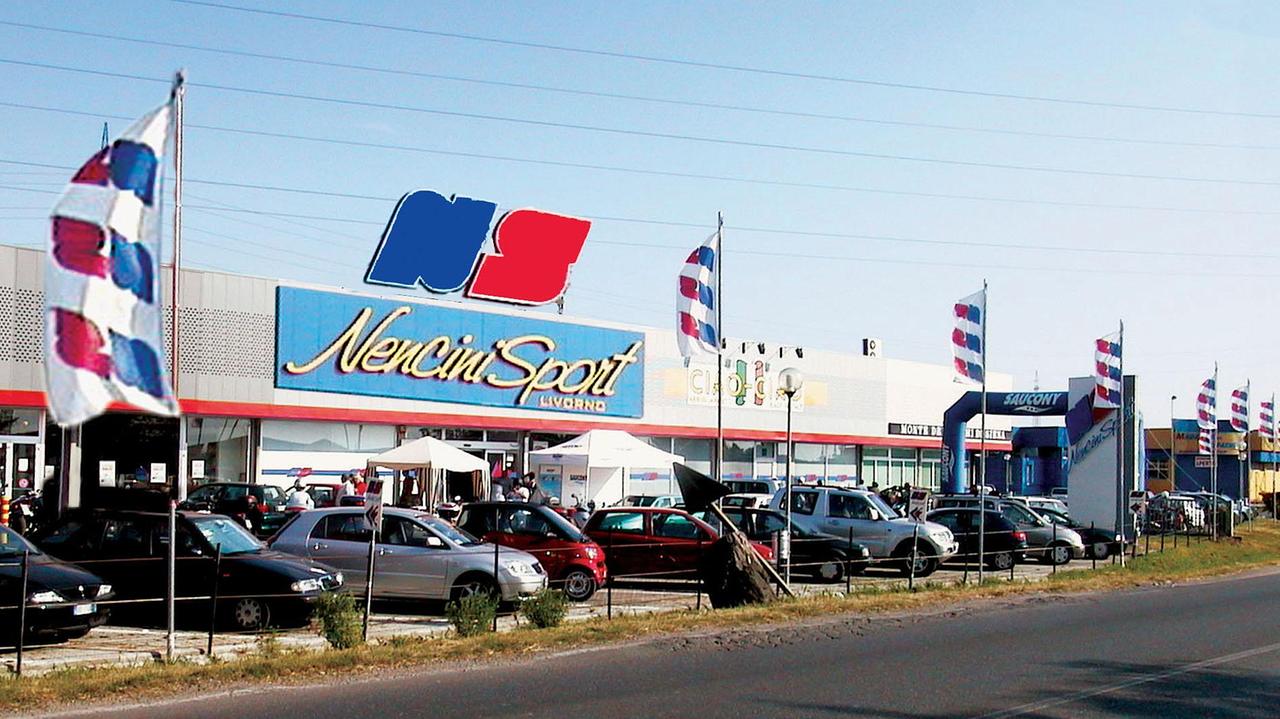 Commessi da Nencini Sport in quattro negozi toscani