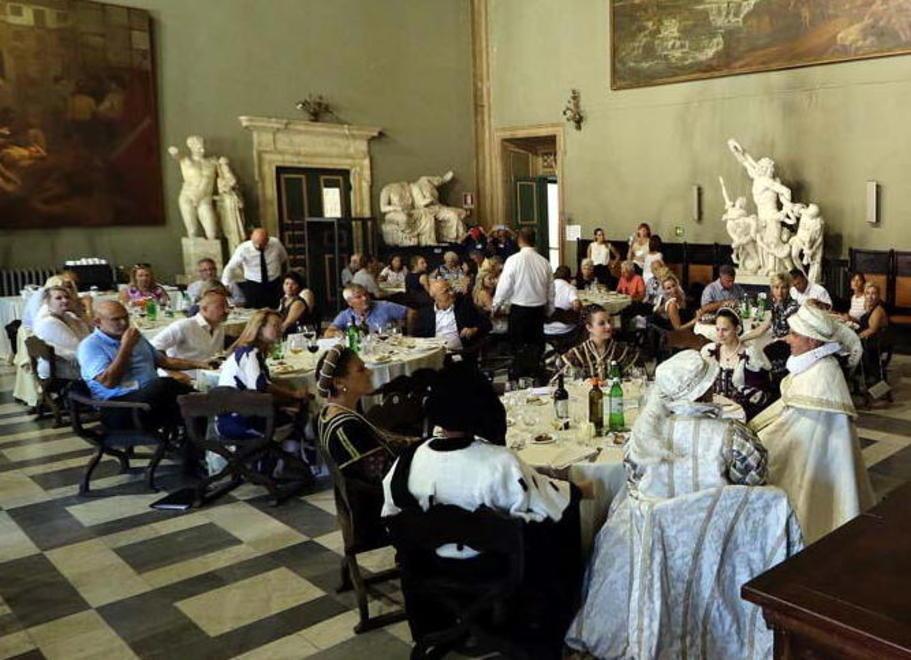 Lardo, biscotti e scultura per i super ricchi americani 
